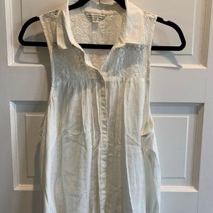 Cute blouse with lace decoration American Eagle